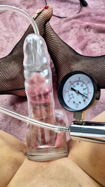 可爱的小阴蒂娘娘腔荡妇 | 短片 2