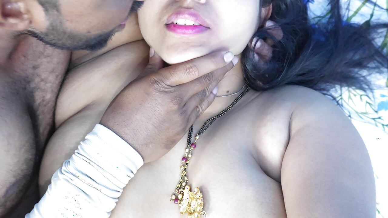 Hasband Wife Romantic Kissing