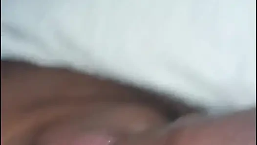 Начиняю ей горло ее сиськами наружу!