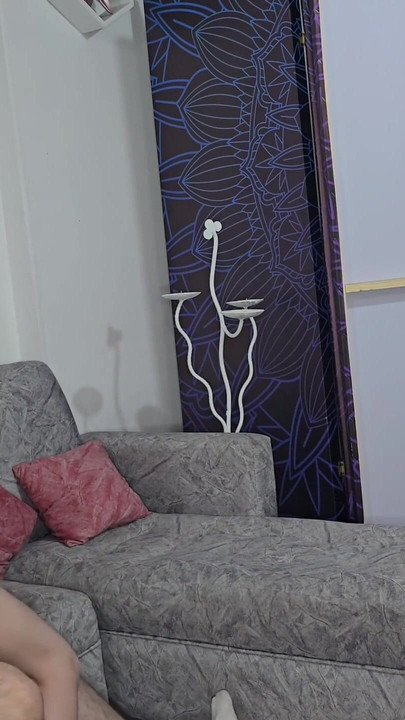 Laura用她操的性爱偿还了一个陌生人的债务，热辣的年轻性感 | 短片 2