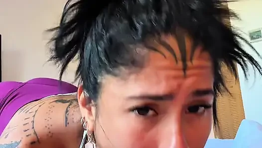 Morgen mädchen mag es, vor dem kaffee in den mund gefickt zu werden - sexy brünette latina gibt hardcore-zungenanal und blowjob in pOV