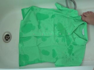 Писсинг на зеленую школьную блузку