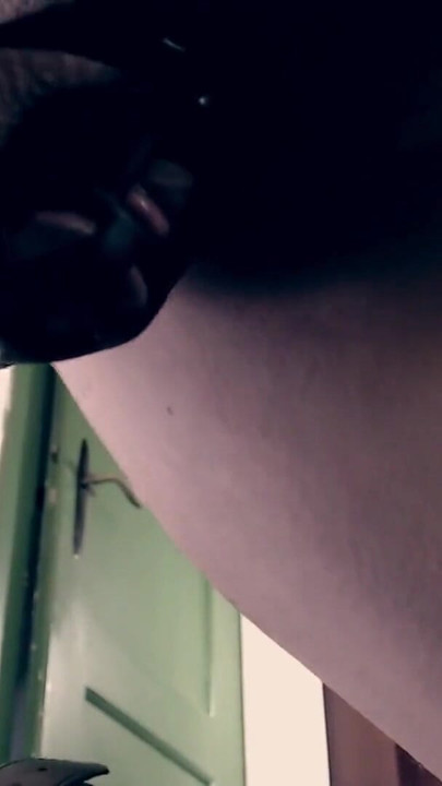 Memek jake dikurung dan dientot habis-habisan pakai dildo ukuran raksasa | Klip 2