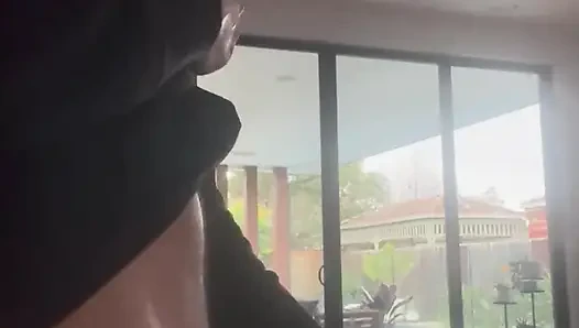 Komşumun yarağımı görmesini umarak mastürbasyon