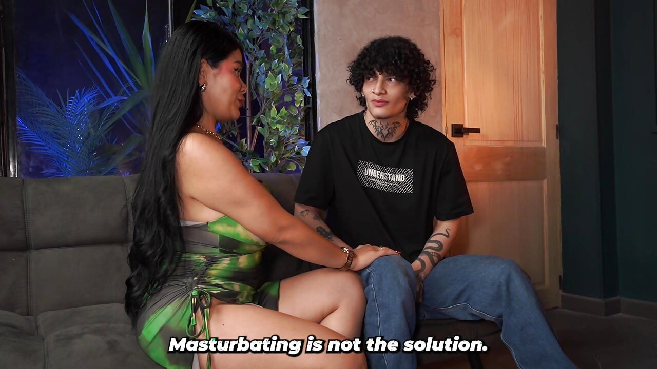 자위하는 배다른 아들을 붙잡고 교훈을 주는 거유 계모