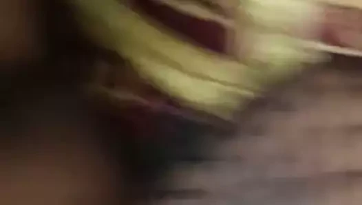 Yarak üstünde oturup kalkıyor