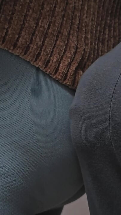 Stranger With Huge Erection Ejaculate In Subway Train On Random Girl's Tights