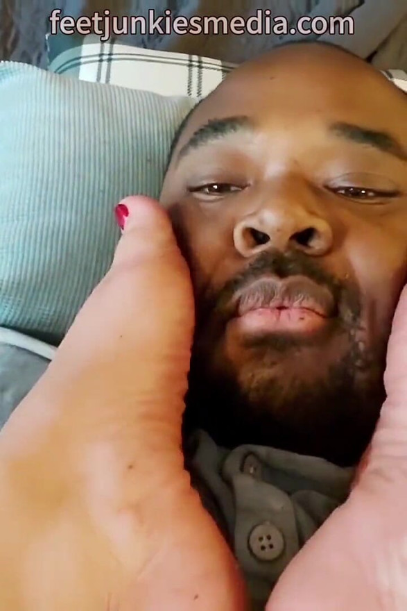 Candice's Virgin Size 12 Feet N and Her 1st Toe Sucking Experience