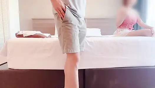 Wanita Thailand yang cantik melakukan seks yang penuh gairah.