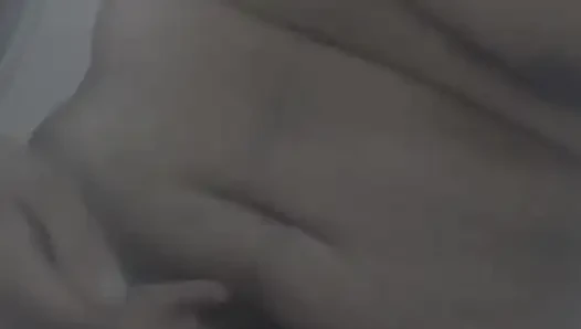 Yalnız adamın yarağı seni daha uzun saatler boyunca sikiyor.