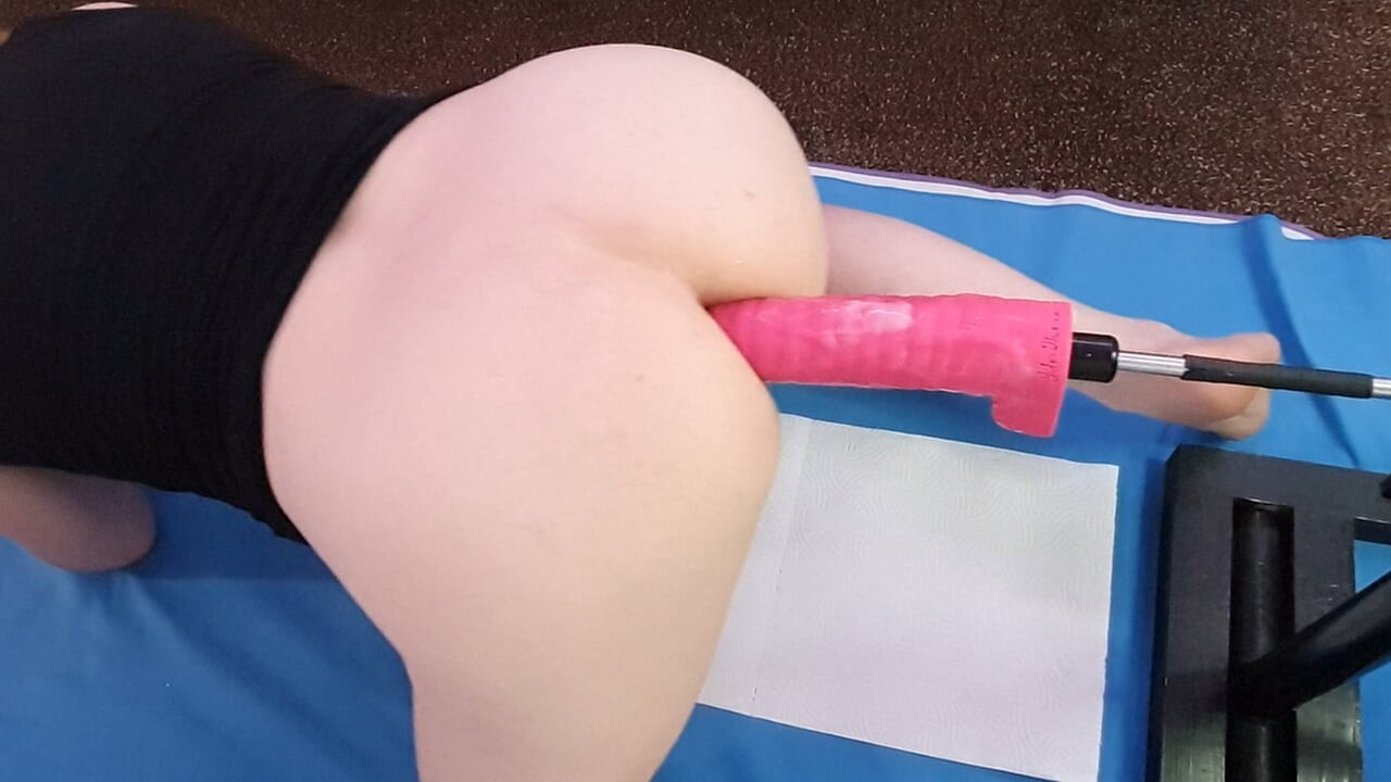 與熟女麗莎·埃塞克斯在操機上的美妙樂趣