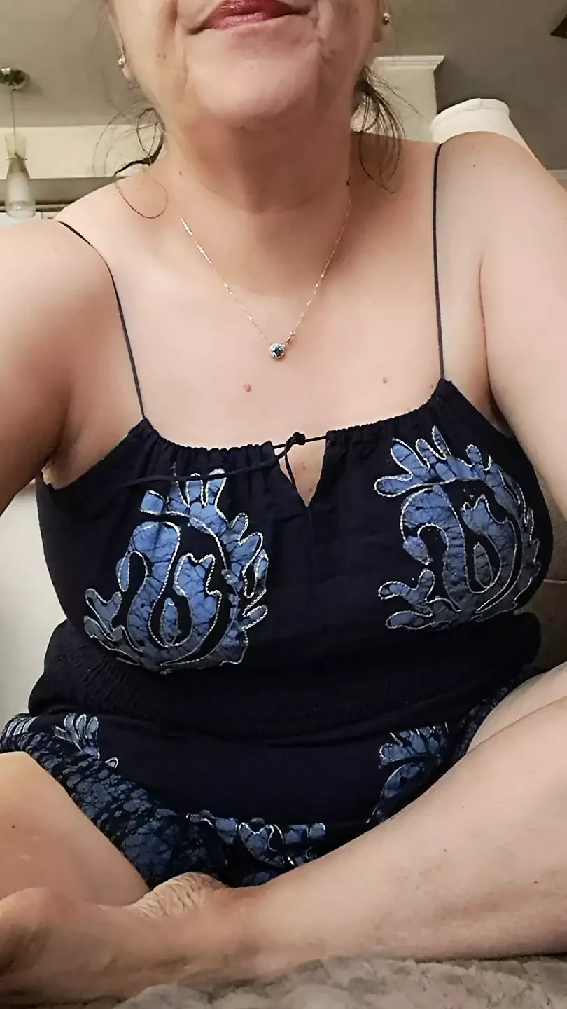 seducing my neighbor, showing my pussy eating banana.