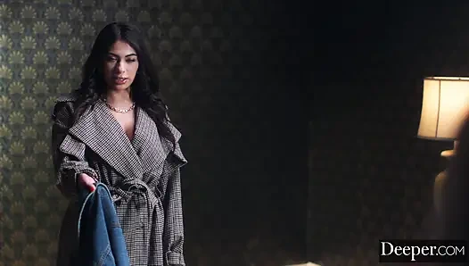 Глубже. Натуральная фигуристая Reyna Belle подсела на огромный член бывшего плохого паренька