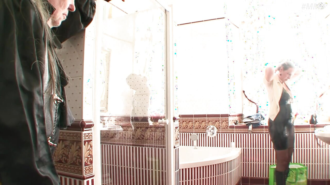 BDSM, nouvelle esclave allemande