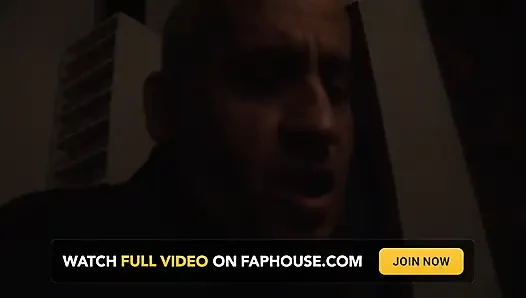 Yaşlı domuz üvey kızına dokunuyor