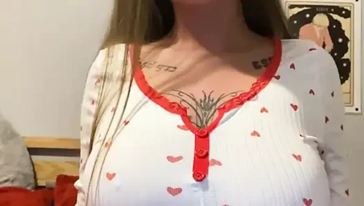 Scottish thick goth fingers her tight pussy