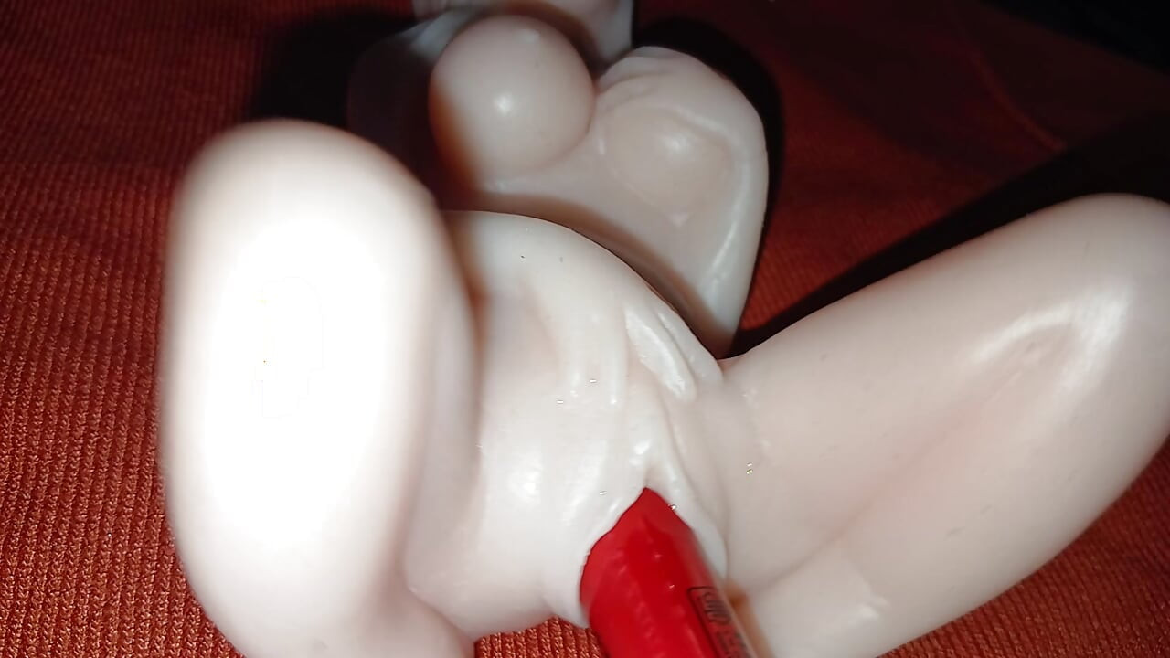 Realistická sexuální hračka POV 4K - živou silikonovou panenku sólo scéna