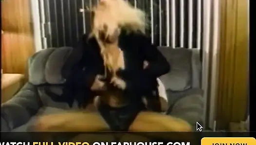 Она так горяча трахается!