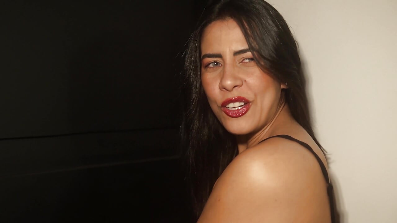 Hot MILF Is Surprised by Her New Neighbor's Huge Monster Cock and Swallows It Deep!