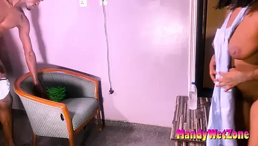 Yemekleri amcığı kadar tatlı