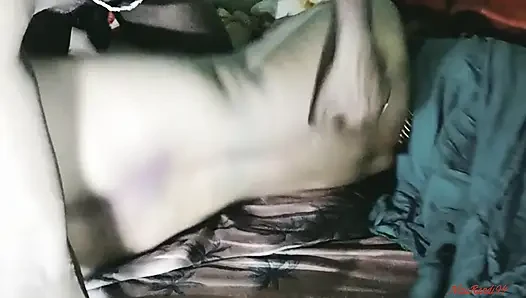 Geile desi bhabhi körpermassage und ficken