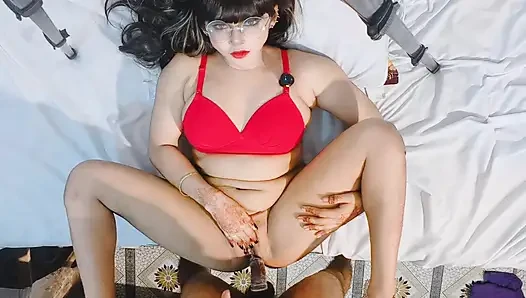 Sesi seks hardcore istri hot india dientot habis-habisan sama suaminya