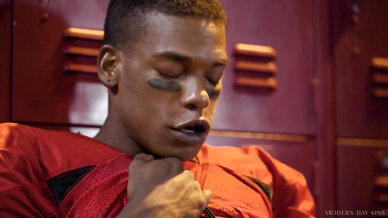 Heteroflexible - Angry Quarterback Adrian Hart Puts Newcomer Joseph Castlian in Place in Locker Room