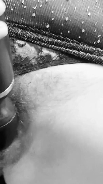 Masturbar-se comigo, bebê, munichgold, peitos grandes e lábios longos, buceta peluda e clitóris grande em um fio de pérola | Clipe 2