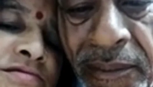 Секс индийской зрелой пожилой пары (часть 2)