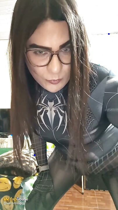 Persetan dengan pelacur ini dengan cosplay Spiderman Venom-nya