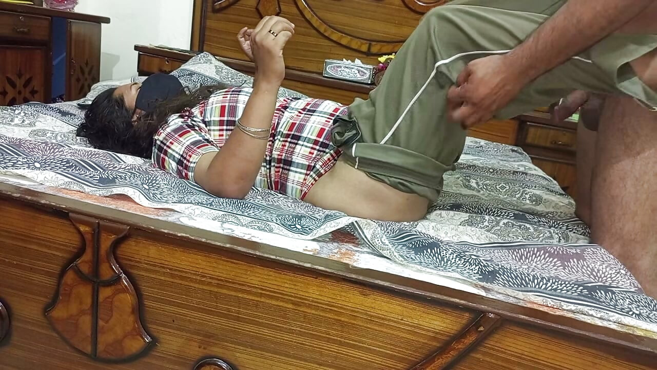 Profesoara indiană fierbinte își fute eleva frumoasă
