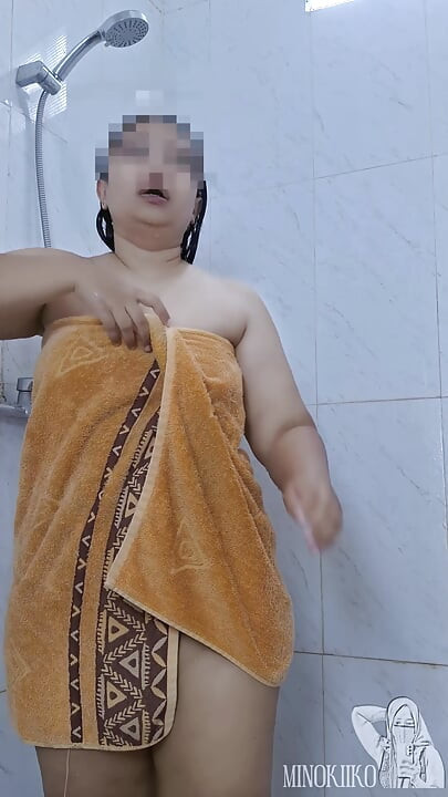Asian MILF Washes Off Her Sweat After Fitness at The Gym - Minokiiko