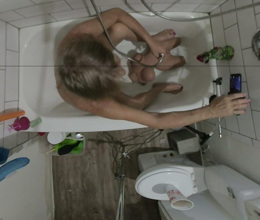 Lizzy Yum VR Oktober 2026 Mandi Masturbasi Dilating
