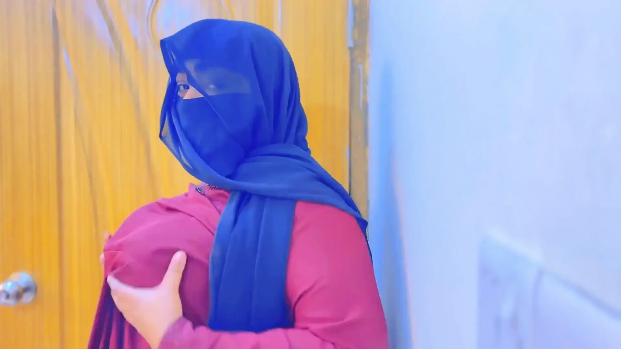 一个热辣的埃及女孩想要和你做爱