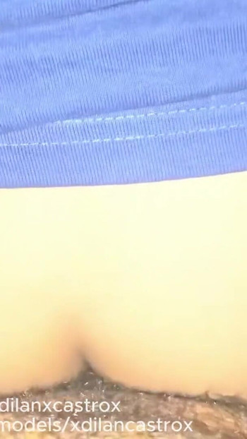 CRUISING PUBLIC HÉTÉRO BAISE UN TWINK GAY À CRU ET JOUIT À L’INTÉRIEUR | Clip 2