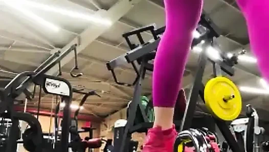 Sexy Training in the Gym in Leggins
