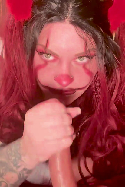 Pennywise prska: uništi me svojim kurcem