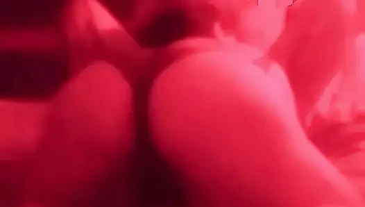 Istri panas berkencan saat suaminya pergi.