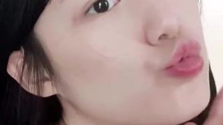 Shuhua quiere tu semen en su bonita cara