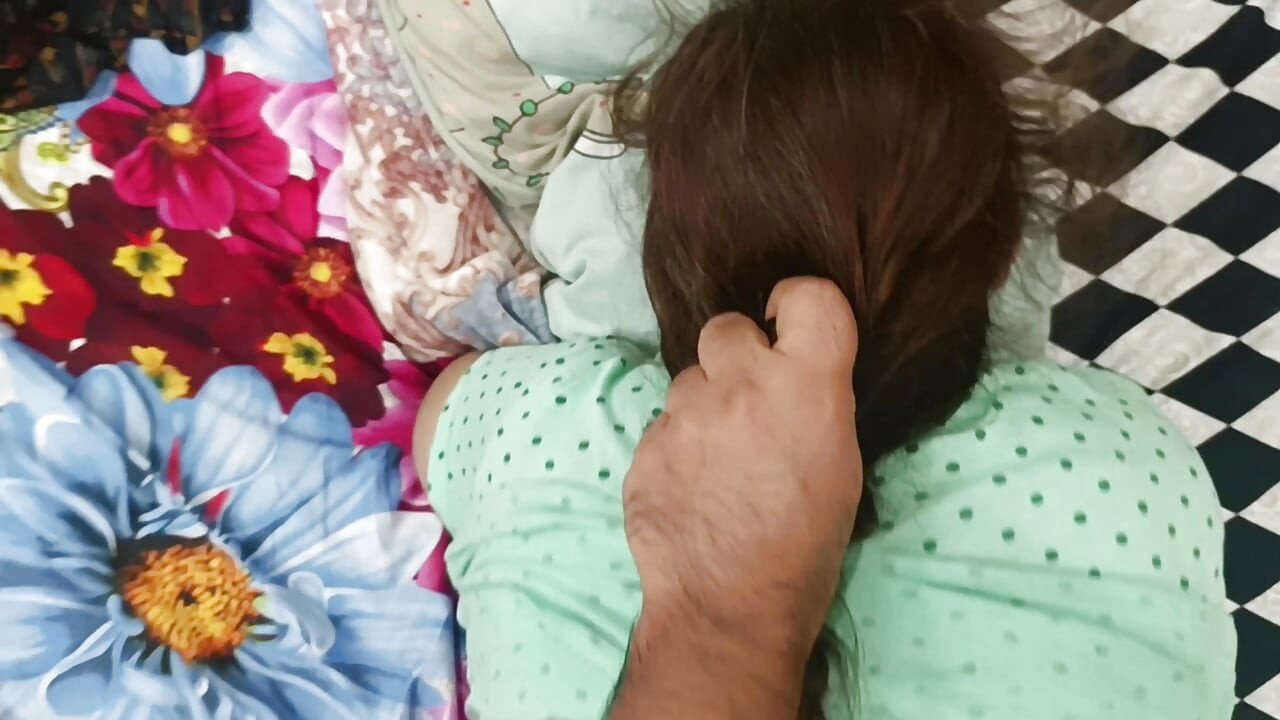 Chachi ki moti phudi