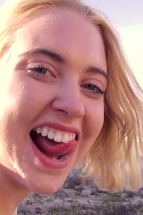 Chloe Cherry çölde ve açık havada her deliğe dolduruluyor