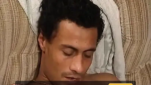 Dari duo lesbian hingga empat campuran, semakin lama semakin keriting