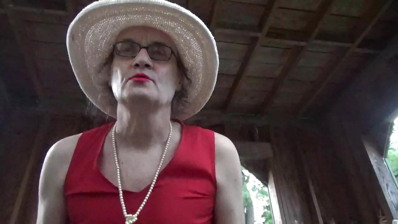 Ladyboy in garage. Serge Ave-Lusin. 2026j