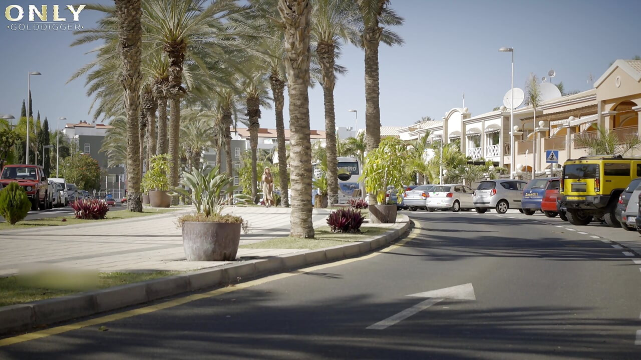 금발 섹시녀 Alyssia Kent 펜트하우스 야외 섹스