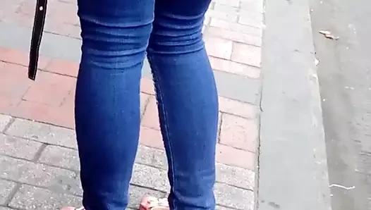 esperando el bus