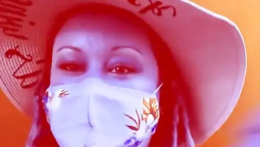 Сисси-шлюшка тренируется все версии пляжного видео