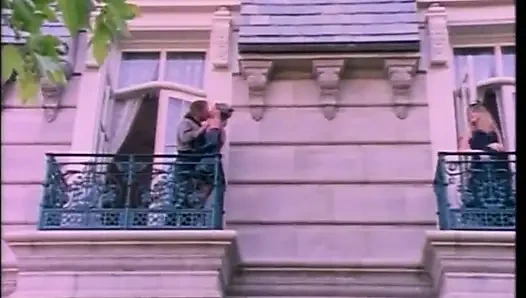 Cewek hot rambut pirang ini dientot dari belakang sama kontol besar pria kulit hitam