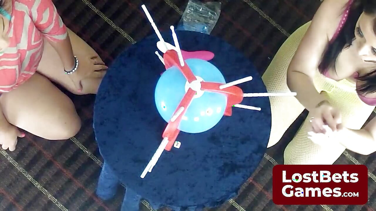 ফেরেশতা এবং ভলাপচুয়াস গ্রেসের মোহনীয় খেলা প্রিক-প্রিক-ব্যাং