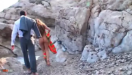 Vayana &jorge si cewek perancis rambut pirang lagi asik nyepong kontol di pantai sampai dicrot di luar ruangan