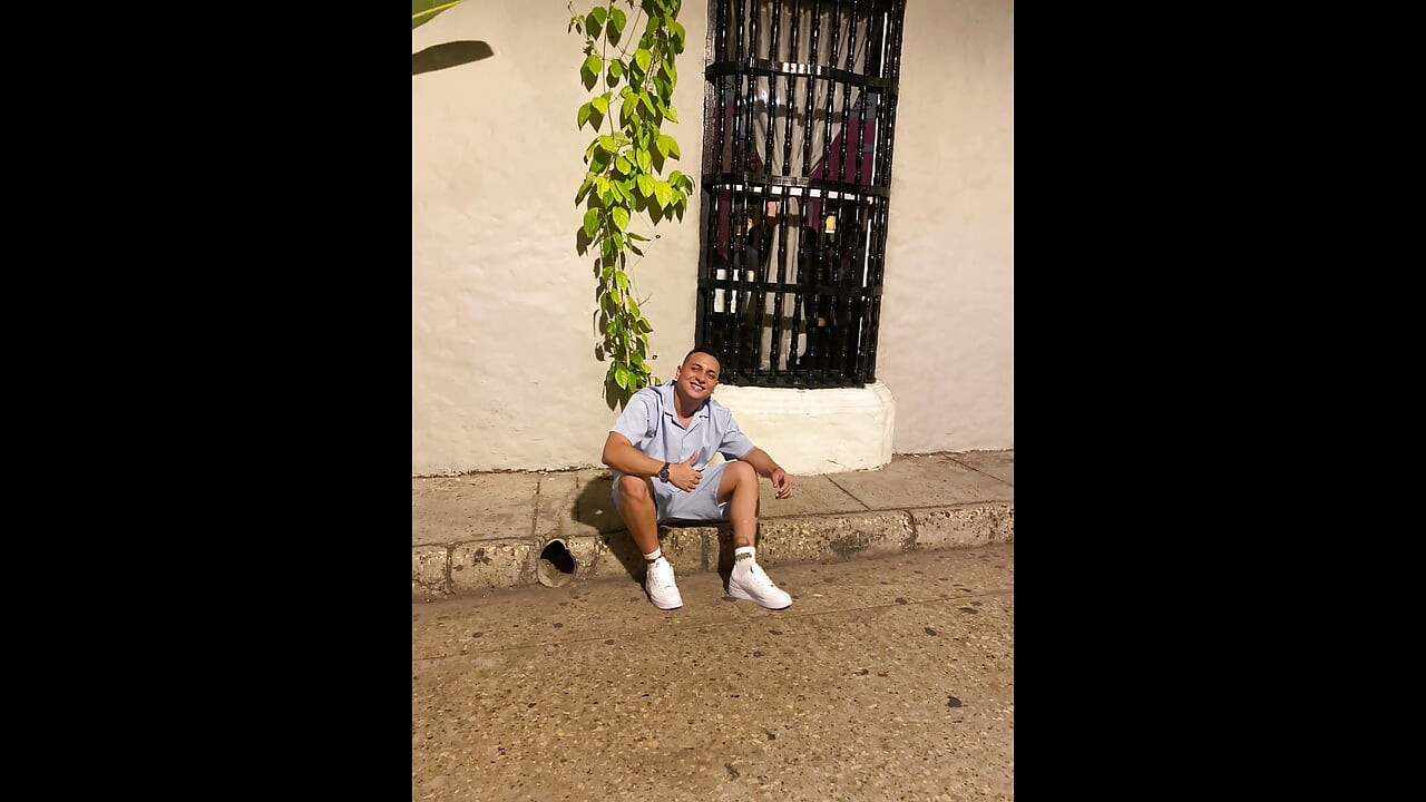 WALKING THROUGH THE CITY OF CARTAGENA AND THEN YOU SIT DOWN TO ADORE MY BIG FEET AS I DESERVE
